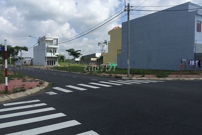 Hình ảnh Bán gấp góc 2MT 144m2 KDC Hoàng Phan Thái giá chỉ 1.5 tỉ