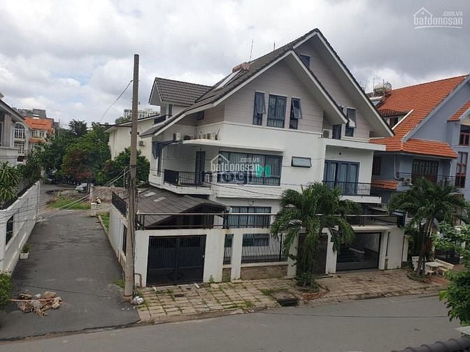 Hình ảnh Biệt thự mới đẹp, nội thất CC. 3MT Nguyễn Văn Hưởng. 310m2. 108 tỷ
