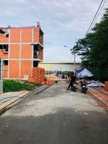 Hình ảnh Bán lô đất ngay MT đường lò lu :64m2 -đường 13m-khu hiện hữu