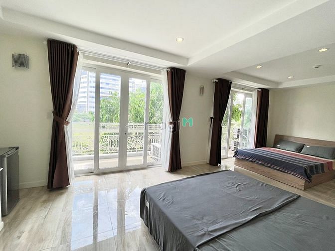 Hình ảnh Đh Tôn Đức Thắng, Crescent Mall, ban công