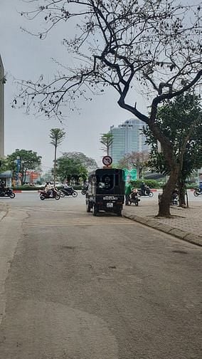 Hình ảnh Bán đất phố Hoàng Quốc Việt, PL, ô tô tránh, Kd, DT 56m, giá 10.2 tỷ