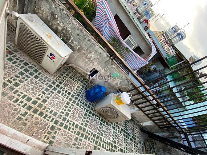 Hình ảnh Cho thuê chdv 2PN có ban công ngay emart phan văn trị.