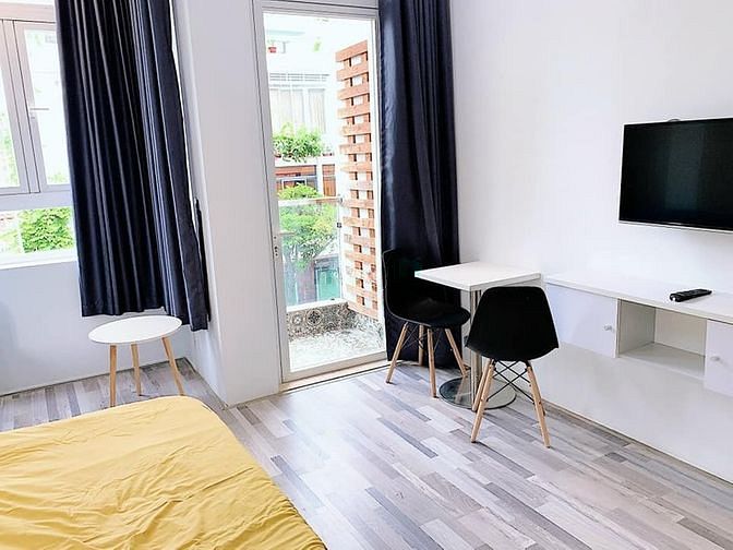 Hình ảnh Phòng Ban Công Ánh Sáng Tự Nhiên Đầy Đủ Nội Thất