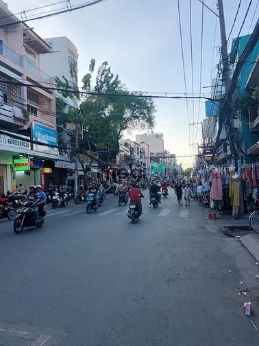Hình ảnh Cho thuê nhà mặt tiền trần nhật duật Q1