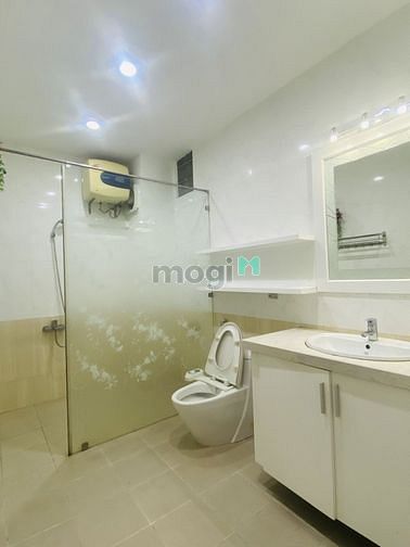 Hình ảnh Biệt Thự Sân Rộng - Khu Thảo Điền - Đủ Nội Thất