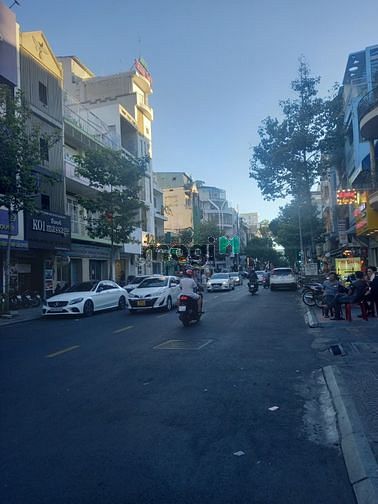 Hình ảnh Cho thuê nhà MT 111 Nguyễn Thái Bình, Ng Thái Bình, Q1