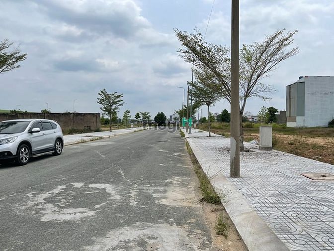 Hình ảnh Bán đất ngay trung tâm xã Đức Hòa Đông
