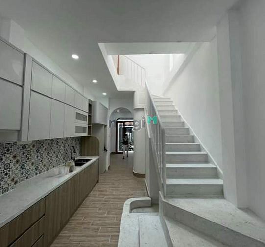 Hình ảnh Bán Nhà Khuôn Việt Hẻm Oto thông.