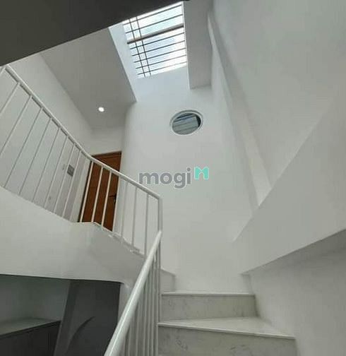Hình ảnh Bán Nhà Khuôn Việt Hẻm Oto thông.