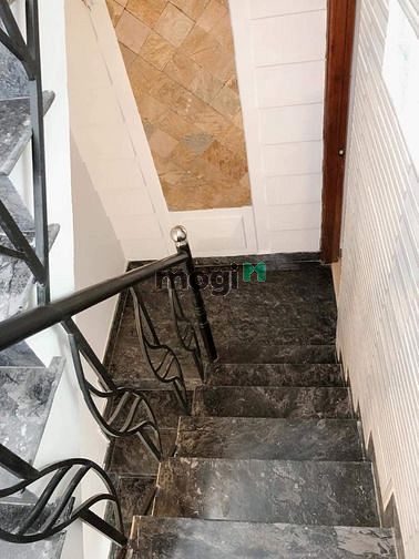 Hình ảnh Quận 1 - Cách MT Nguyễn Cảnh Chân 20m