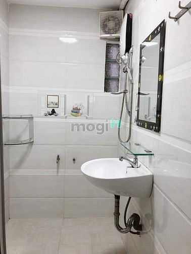 Hình ảnh Quận 1 - Cách MT Nguyễn Cảnh Chân 20m