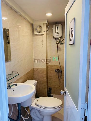 Hình ảnh Cho thuê CHDV Giaỉ Phóng Tân Bình có ban công chỉ 4,6tr