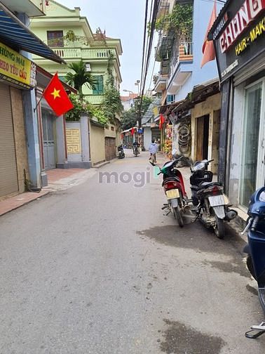 Hình ảnh Mảnh đất đẹp mặt đường Thượng Cát, cần bán gấp.