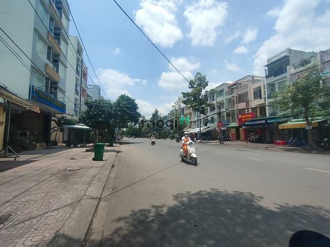 Hình ảnh Nhà 4 lầu MT Tạ Quang Bửu, Phường 4, Quận 8.