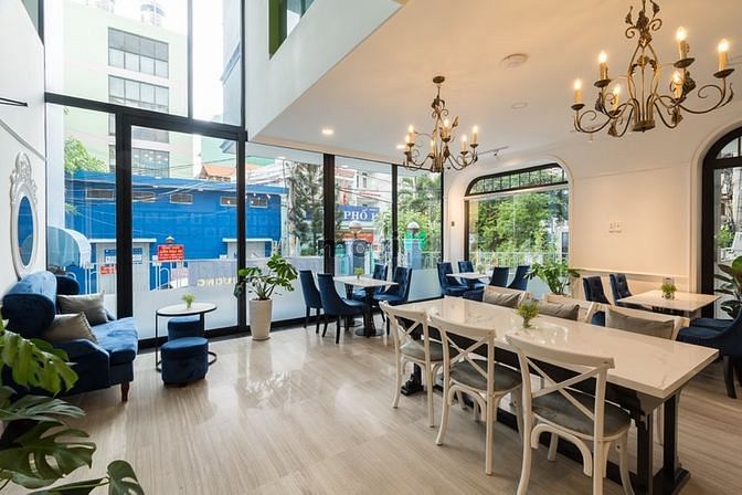 Hình ảnh Bán gấp CHDV 6 tầng thang máy full nội thất cao cấp thu nhập 70tr/th