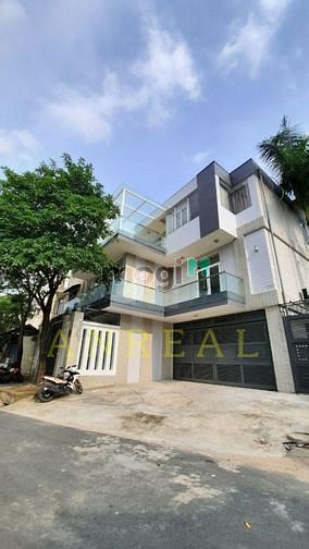 Hình ảnh Biệt thự 15x20m , Hầm 3 lầu , gần Cầu Sài Gòn