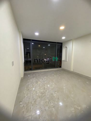 Hình ảnh Cho thuê nhà 270m2, Đề Thám, Q1 ngang 4.5m chỉ 40 triệu