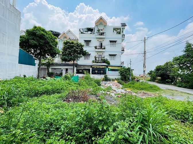 Hình ảnh 195m2 đất lô góc 2 mặt tiền cách ngã tư Bà Điểm 300m chỉ 7.3