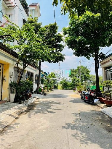 Hình ảnh 195m2 đất lô góc 2 mặt tiền cách ngã tư Bà Điểm 300m chỉ 7.3