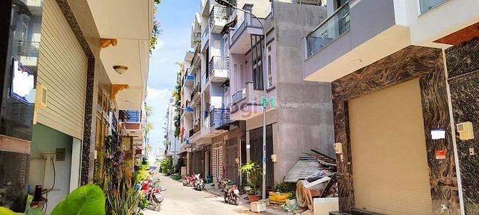 Hình ảnh Nhà BTCT 4 tầng hẻm xe hơi 6m, sát vách quận Tân Phú