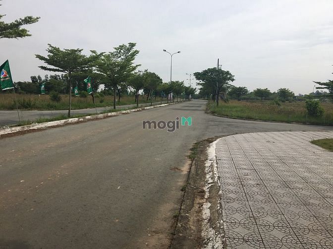 Hình ảnh Bán gấp nền đất mt Nguyễn Thị Định, Cát Lái,Q2. Dt 100m2,sổ hồng riêng