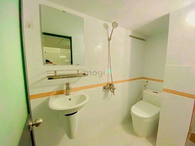 Hình ảnh Trống Phòng Ban Công Ở Được Ngay Đường Phan Huy Ích