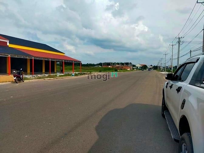 Hình ảnh Cần Bán nhanh lẹ Lô góc mặt tiền cách chợ 100m giá 16tr/m