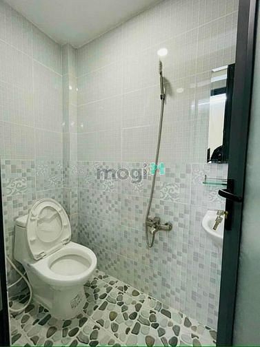 Hình ảnh Tin Được Không Nhà Lê Văn Sỹ Chỉ 2,200 tỷ SHR