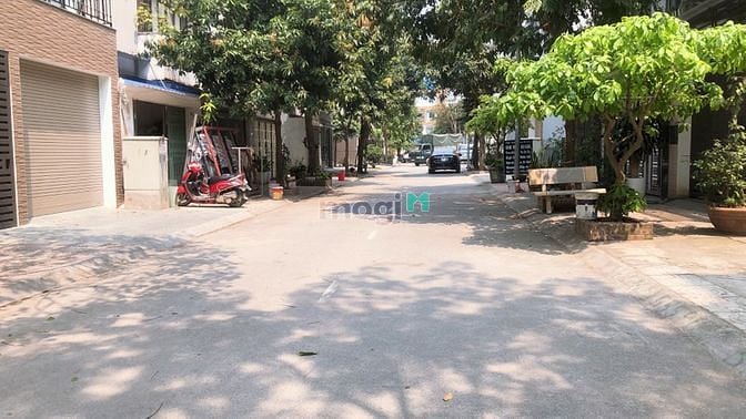 Hình ảnh Chị gái gửi bán gấp lô đất đấu giá tại phường Việt Hưng, Long Biên
