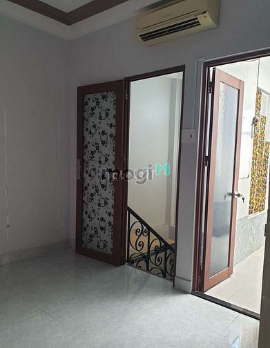Hình ảnh Cho thuê nhà MT Cống Quỳnh 5x20m trệt 3 lầu