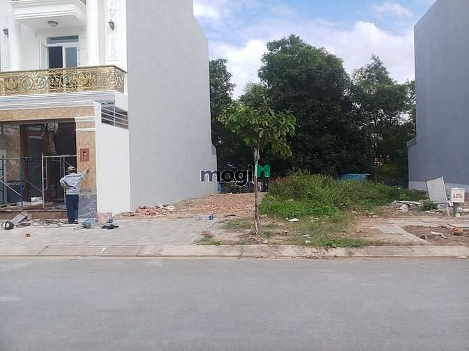 Hình ảnh Bán lô đất góc 2măt tiền 75m2 gần siêu thị Coopmart, sổ hồng riêng