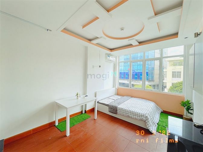 Hình ảnh CHDV -Phan Xích Long- Cửa Sổ Lớn- Tòa Nhà Thang Máy