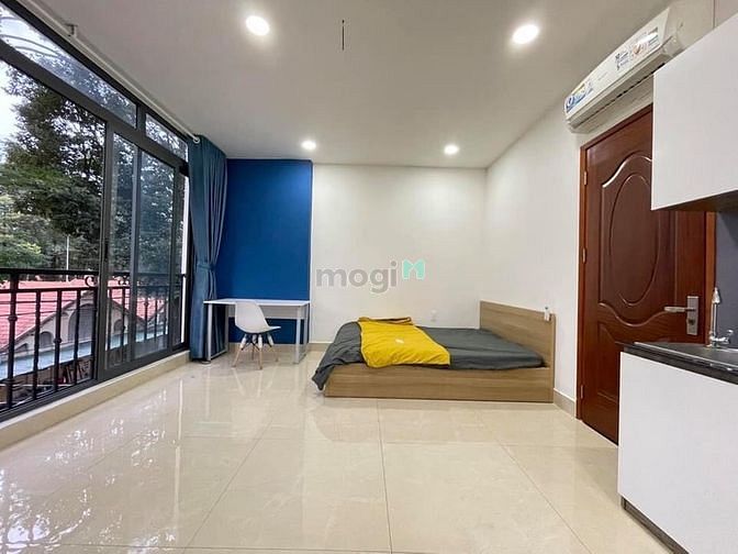 Hình ảnh CHDV Full NT - Ban công rộng - Ngay đường Cao Thắng, Q10
