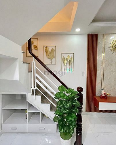 Hình ảnh Xe Hơi Đổ Cửa Thông số Đẹp 4*12m giá 7.2 Tỷ