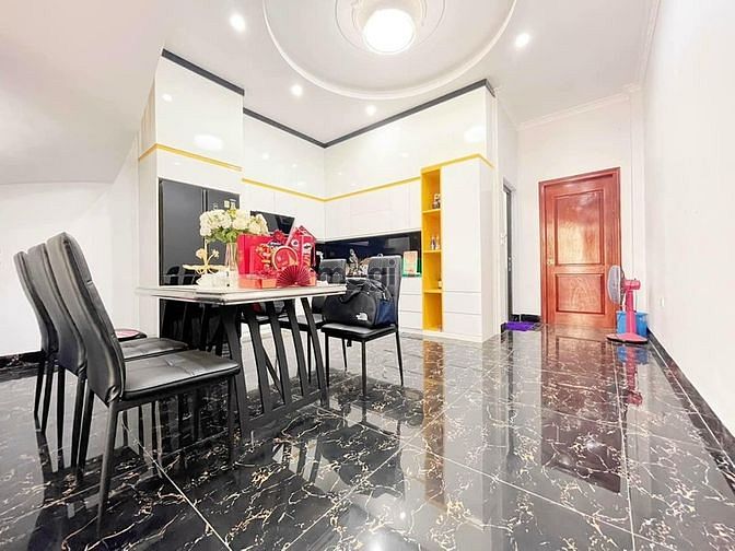 Hình ảnh Bán nhà 3 tầng đầu gềnh Hà Khánh A DT: 75m2, MT: 5m. Hướng: ĐB nhà đẹp