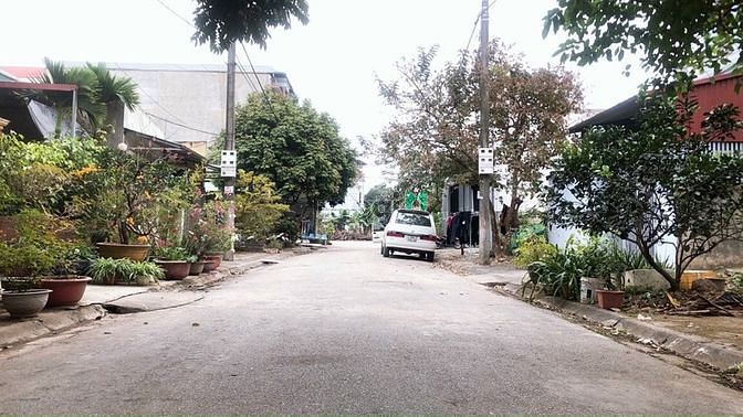 Hình ảnh Bán gấp lô đất TĐC X6 Thạch Bàn, lô góc 2 mặt thoáng, view vườn hoa