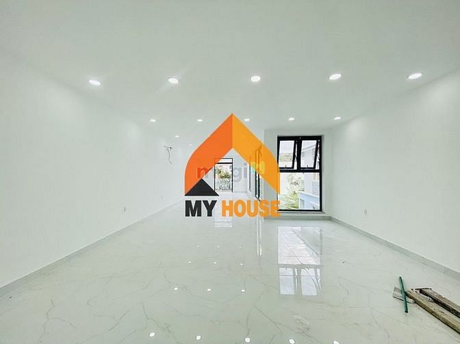 Hình ảnh HEY CẢ NHÀ!Toà nhà An Phú 6x23 mới xây thang máy ạ //