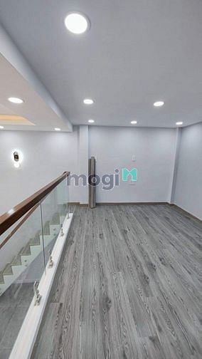 Hình ảnh Nhà tân bình giá rẻ . Giáp trung tâm quận 10 .