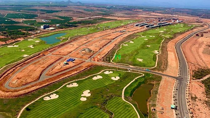 Hình ảnh Biệt thự nằm trong lòng sân golf chuẩn PGA quốc tế
