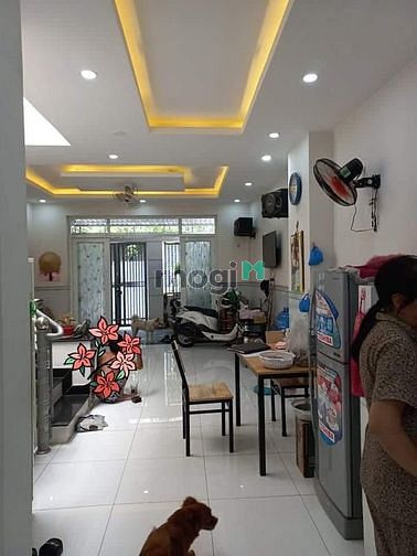Hình ảnh Bán nhà Khu Lăng Cha Cả, P.4, Tân Bình. DT 4,2x10,4m, 2 tầng