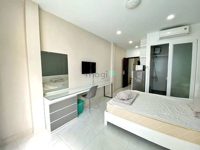 Hình ảnh Cho thuê studio cửa sổ lớn ban công full nội thất quận 1