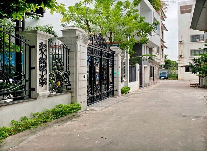 Hình ảnh Bán Gấp 56.5m2 đất tổ 8 Lệ Mật , đường ô tô 7 chỗ vào đất , cạnh Vin .