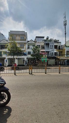 Hình ảnh Bán hai căn nhà mặt tiền Tạ Quang Bửu, Phường 5, Quận 8.