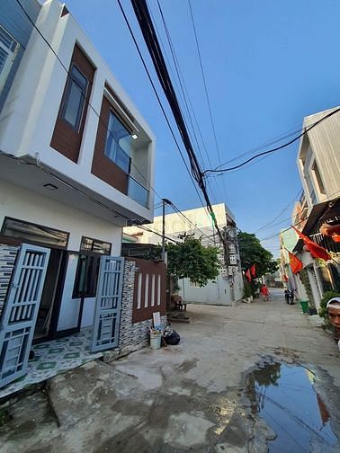 Hình ảnh Bán nhà 2 tầng 2 mặt kiệt oto TÔn Đản