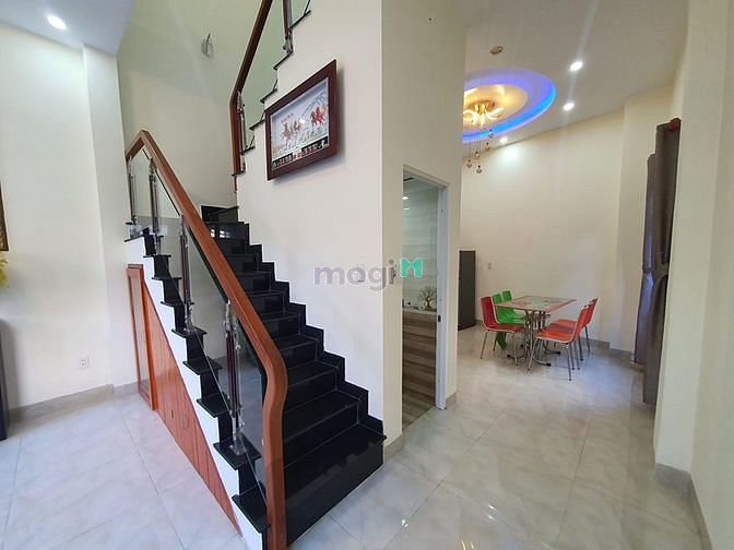 Hình ảnh Bán nhà 2 tầng 2 mặt kiệt oto TÔn Đản