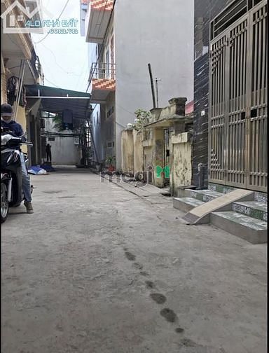 Hình ảnh Bán đất Phố Nguyễn Văn Huyên, 70m2, MT 6.6m, Cách phố 30m, 6.19 tỷ