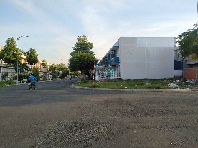 Hình ảnh Nền biệt thự, góc 2 mặt tiền khu đô thị Phú Cường