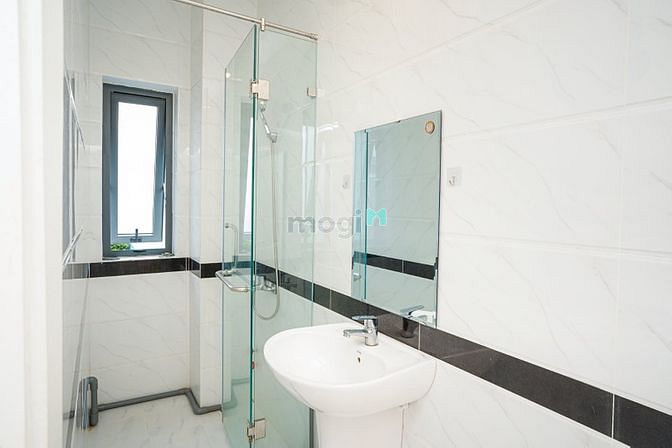 Hình ảnh Studio , cửa sổ lớn , full nội thất , gần clb thể thao ...