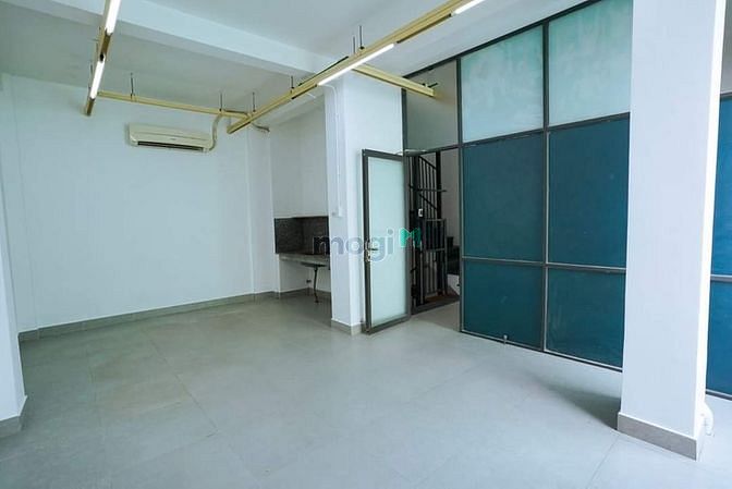 Hình ảnh Bán nhà quận 3 đường CMT8 - 4 Tầng - Lô góc - hiệu suất cho thuê cao.