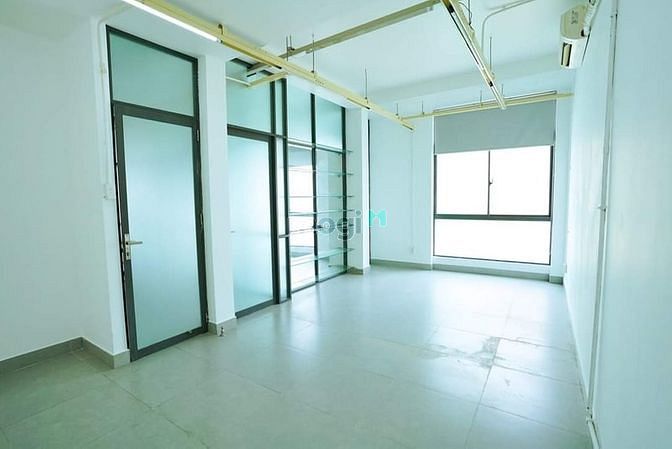 Hình ảnh Bán nhà quận 3 đường CMT8 - 4 Tầng - Lô góc - hiệu suất cho thuê cao.